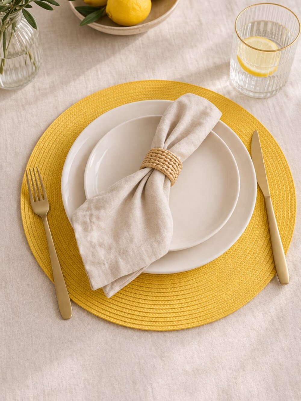 Everyday Elegance Yellow Round Placemats Set of 4 15" Woven Table Decor NWT